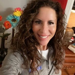 Meet your Posher, Debbie